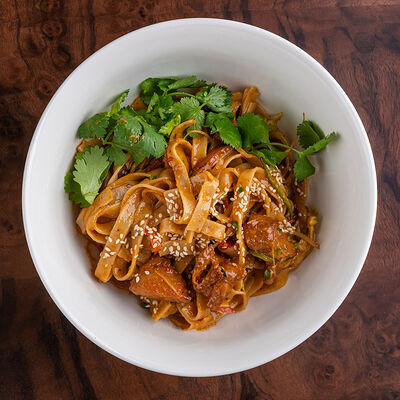 Пикантная пшеничная лапша в соусе Том Ям в Чочо по цене 650 ₽