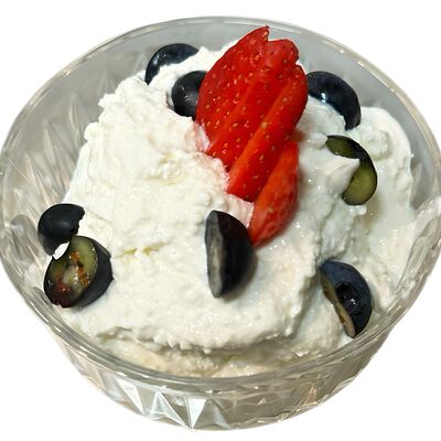 Творог с ягодами в The art cafe по цене 325 ₽