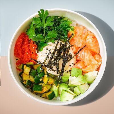 Поке с лососем и битыми огурчиками в Mad Chicken по цене 780 ₽