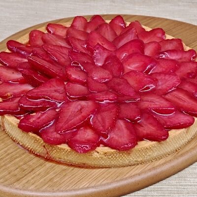 Кростата с клубникой в Кафе-пекарня Susser по цене 1000 ₽