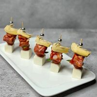 Канапе с чоризо и артишоком в Food Embassy Гастролофт Юлии Высоцкой