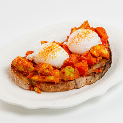 Авокадо-тост с томатом и яйцом пашот в Loona по цене 790 ₽