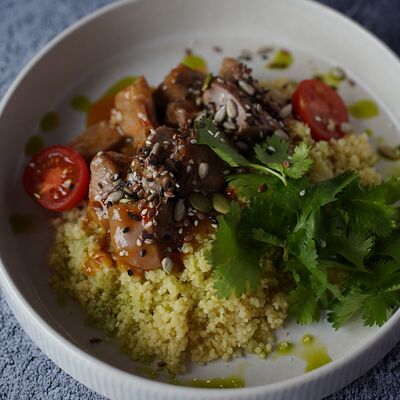 Индейка в кисло-сладком соусе с гарниром на выбор в Кофетоп по цене 840 ₽