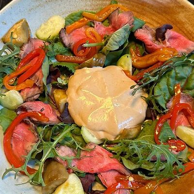 Салат с ростбифом в Brizola BBQ по цене 820 ₽