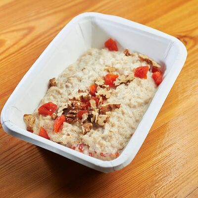 Овсяная каша с курагой и грецким орехом в Кафе Солнце по цене 290 ₽
