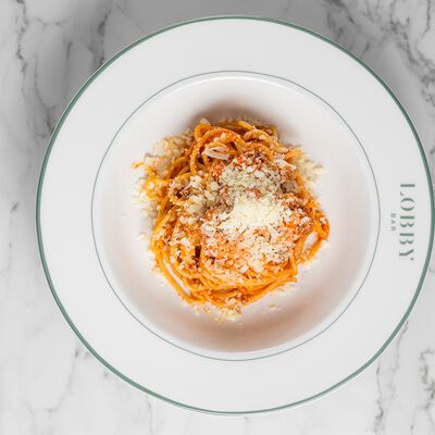 Спагетти Болоньезе в Lobby Bar по цене 680 ₽