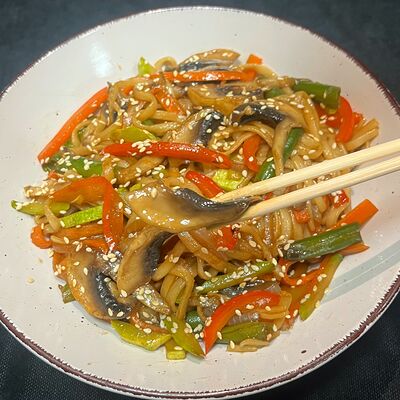 Фунчоза с овощами в соусе терияки в Quattro pizza по цене 359 ₽