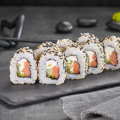 Филадельфия шудо в кунжуте в Суши Мастер по цене 289 ₽