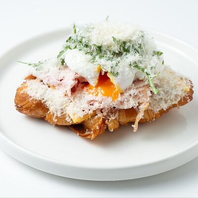 Круассан с тамбовским окороком в Кафе кусь по цене 610 ₽