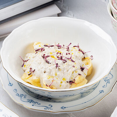 Пельмени со рваной уткой конфи в Lores по цене 990 ₽