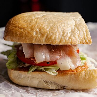 Чиабатта с курочкой и бекономв El papa chapa по цене 390 ₽