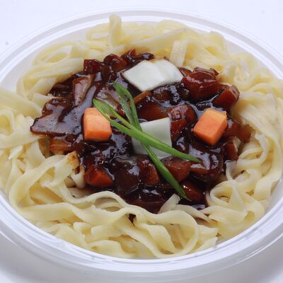 Чачжанмен по-вегетариански в Kuksu House по цене 570 ₽