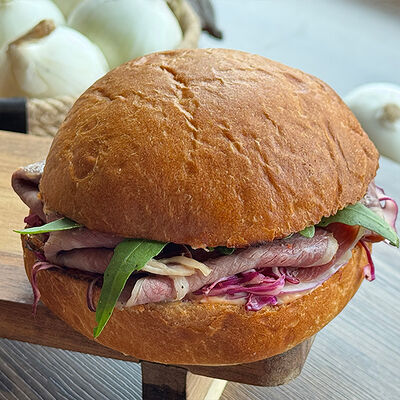 Бургер с пастрами 250гр в Garage по цене 390 ₽