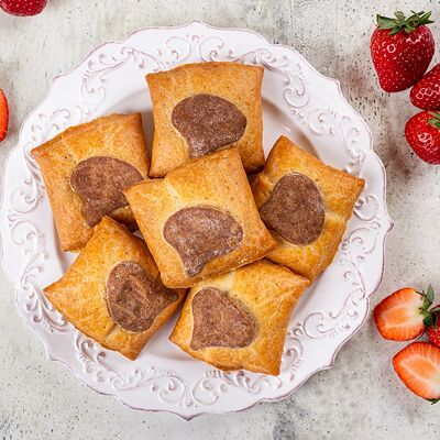 Карманчики с клубникой в У Палыча. С пылу, с жару! по цене 395 ₽