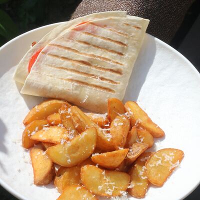 Тортилья с курицей и картофельными дольками в Дебют по цене 840 ₽