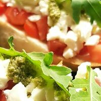 Брускетта с сыром моцарелла в Travel Рестобар