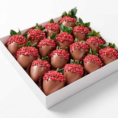 Клубника в шоколаде с сублимированной малиной Фрагола Росса размер M в Клубника в шоколаде VeryBerryLab по цене 4990 ₽