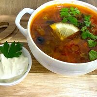 Солянка сборная с мясными продуктами в Тройка