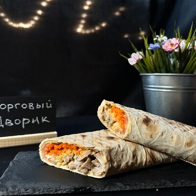 Шаурма с курицей в Торговый дворик по цене 420 ₽