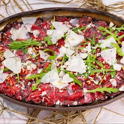 Карпаччо из говядины с трюфелем и сливочным хреном в Галки по цене 1390 ₽