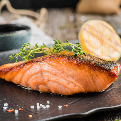 Стейк лосось в Пряности & Радости на Московском по цене 890 ₽