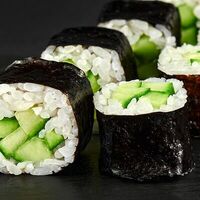 Маки с огурцом в Bao