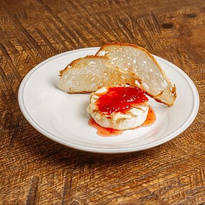 Запеченный камамбер в Бистро №8 по цене 1100 ₽