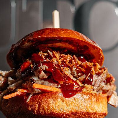 Бургер с реберным мясомв Butch Burger по цене 700 ₽