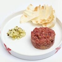 Тартар из говядины с каперсами в Mkitchen