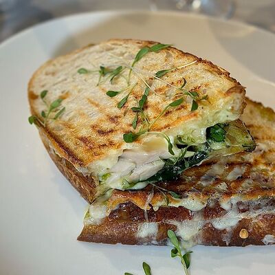 Гриль-чиз с курочкой су-вид в Camon Cafe по цене 730 ₽