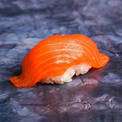 Суши Лосось в Контейнер по цене 180 ₽