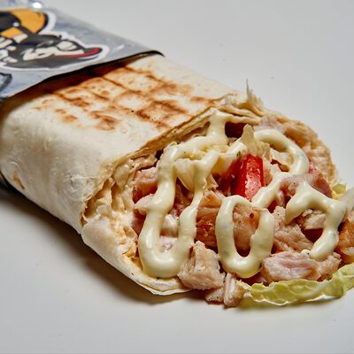 Шаверма классическая в Братья Чарзи по цене 399 ₽