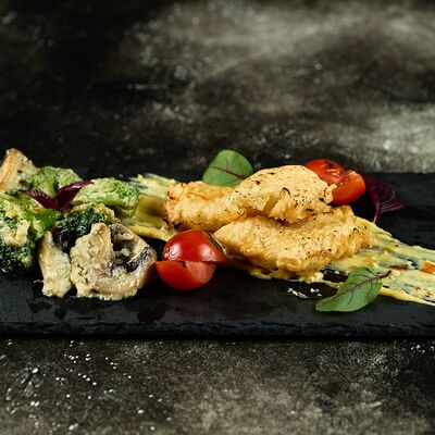 Запеченный судак с овощами в Арт по цене 790 ₽