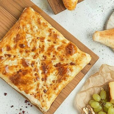 Домашний пирог с картофелем и сыром сулугуни в Пряности & Радости на Московском по цене 490