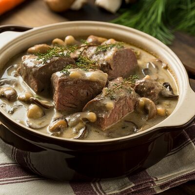 Томленый говяжий язык с грибами в сливочном соусе в Фабрика-кухня ex. The Black Door по цене 30 р.