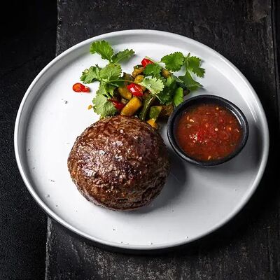 Котлета из мраморной говядины, чеддер и битые огурцы в Техникум по цене 950 ₽