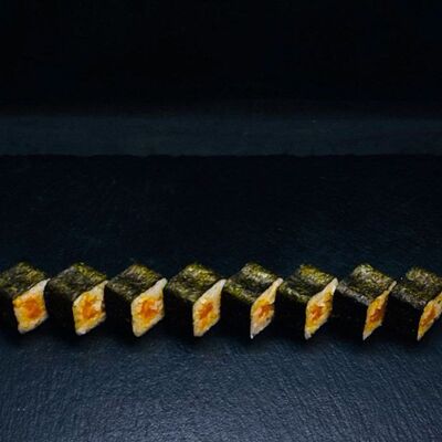 Ролл Спайси-лосось в Sushi adler по цене 499 ₽