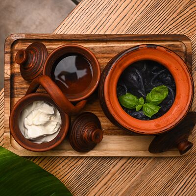 Пельмени черные с говядиной в Контейнер по цене 530 ₽