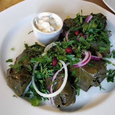 Долма из винoградных листьев в Кафе граф по цене 690 ₽