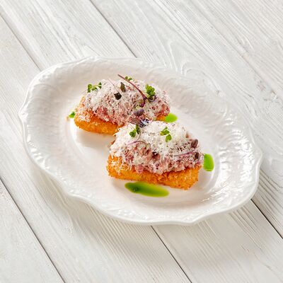 Тартар из говядины в Пармезан по цене 795 ₽