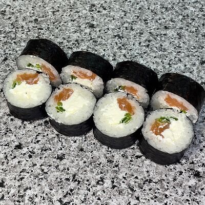 Ролл Футо с лососем в Yoshi sushi по цене 625 ₽