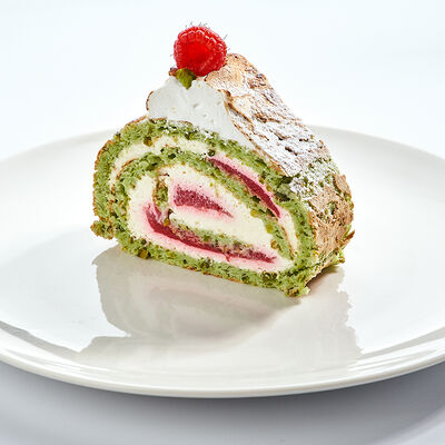 Фисташковый рулет (порция) в Udcкафе Upside Down Cake по цене 590 ₽