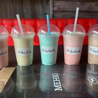 Клубничный милкшейк в Бургерная №1 по цене 370 ₽