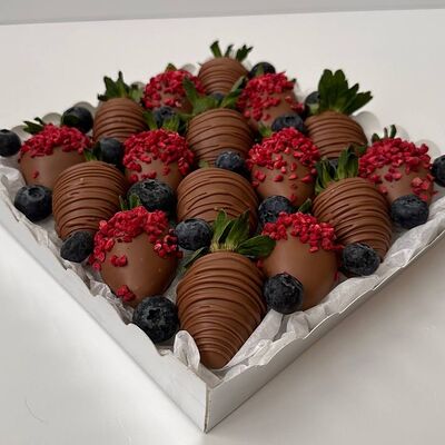 Клубника в шоколаде 16 шт LI в Allowberry по цене 4900 ₽