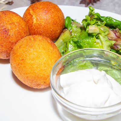 Кнедлики с копченой курицей и сыром в Кнедлик по цене 480 ₽