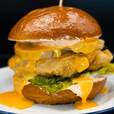 Бургер Курица с ананасом в #ВМЯСО по цене 680 ₽