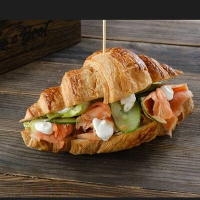 Круассан с красной рыбкой в Буфет-бюро по цене 619 ₽