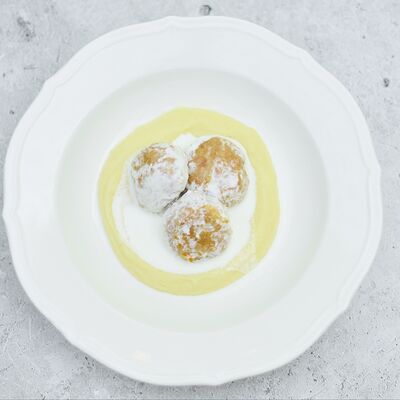 Фрикадельки в сливочном соусе с картофельным кремомв Август бистро по цене 380 ₽