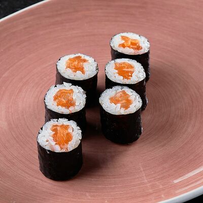 Ролл с лососем в Sofa&par по цене 200 ₽