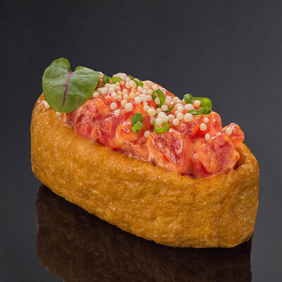 Инари с тунцом еллоуфин в Bluefin по цене 680 ₽